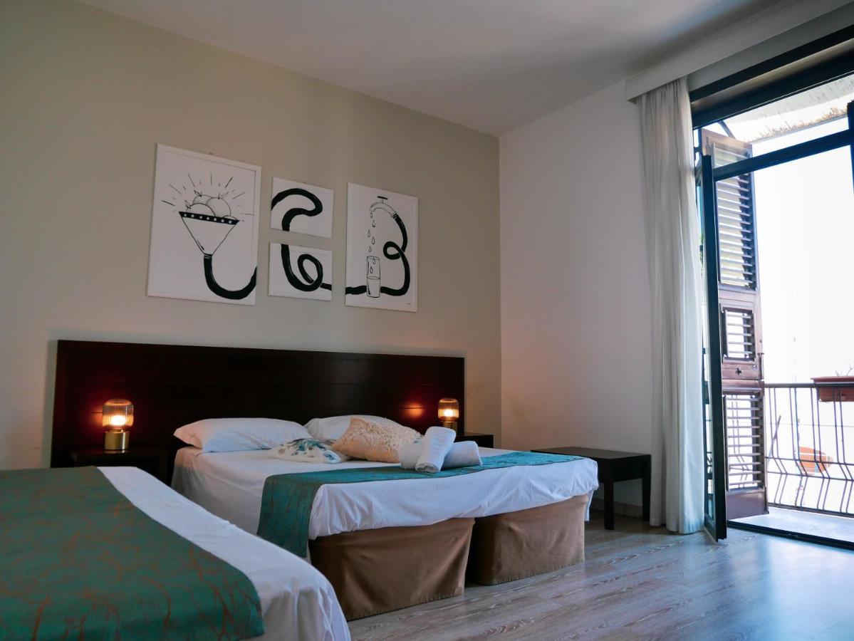 My Friend Antonia Bed & Breakfast บาร์เชลโลนา-ปอซโซ ดี กอตโต ภายนอก รูปภาพ