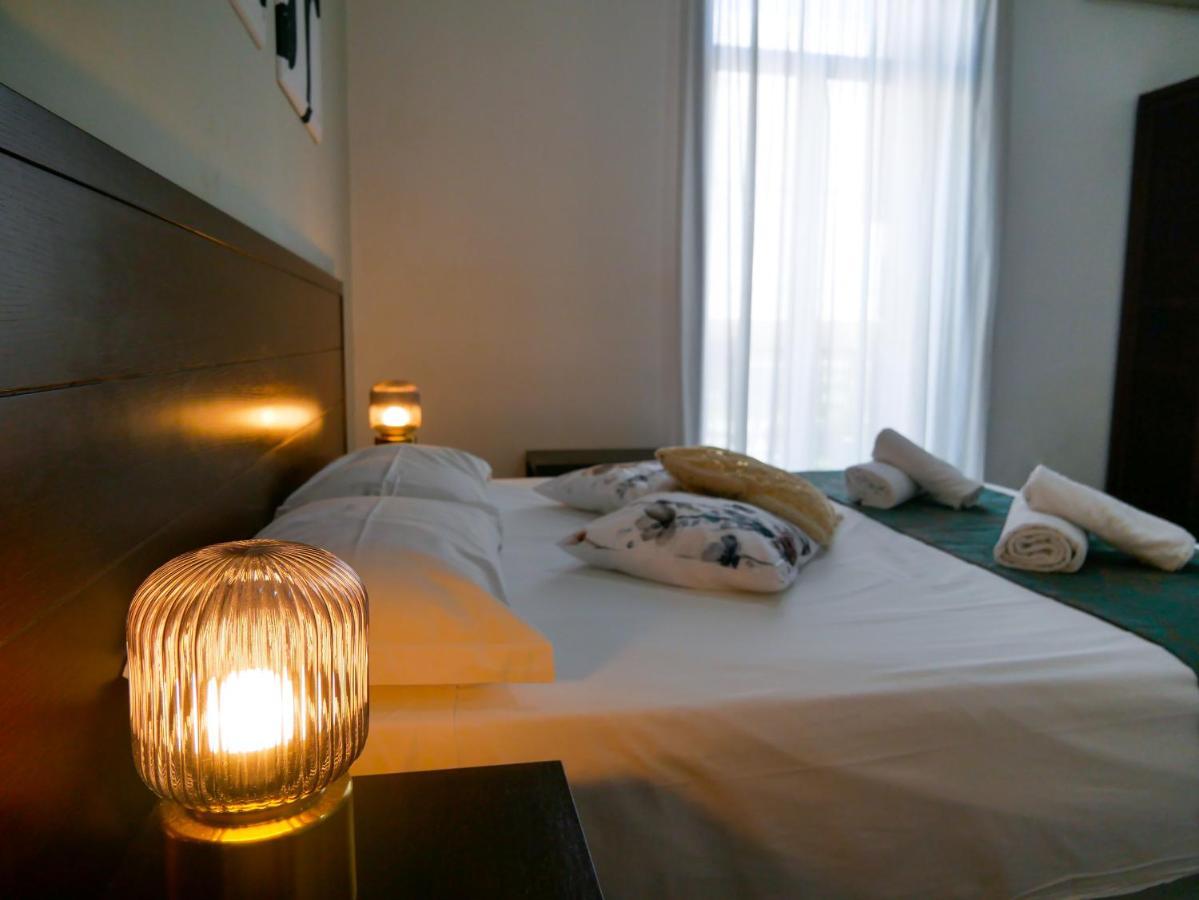 My Friend Antonia Bed & Breakfast บาร์เชลโลนา-ปอซโซ ดี กอตโต ภายนอก รูปภาพ