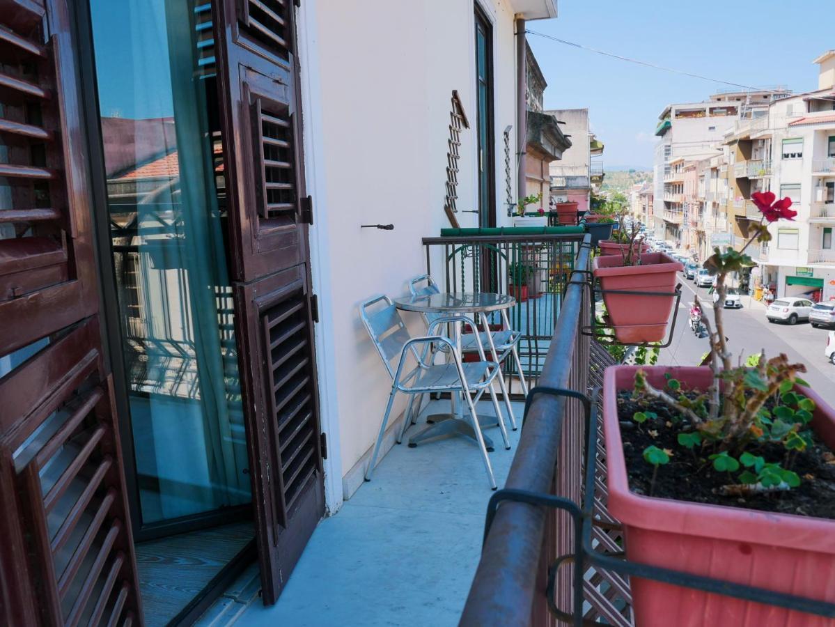 My Friend Antonia Bed & Breakfast บาร์เชลโลนา-ปอซโซ ดี กอตโต ภายนอก รูปภาพ