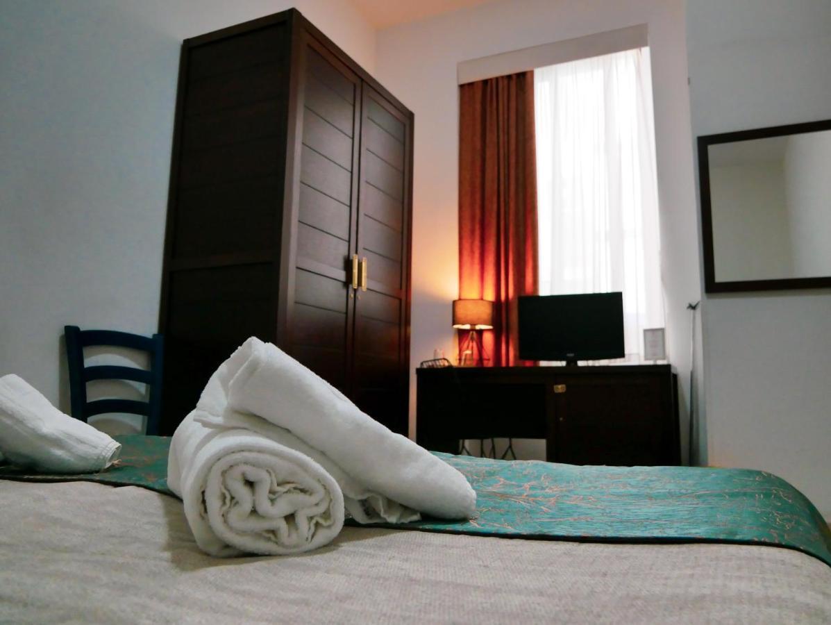 My Friend Antonia Bed & Breakfast บาร์เชลโลนา-ปอซโซ ดี กอตโต ภายนอก รูปภาพ